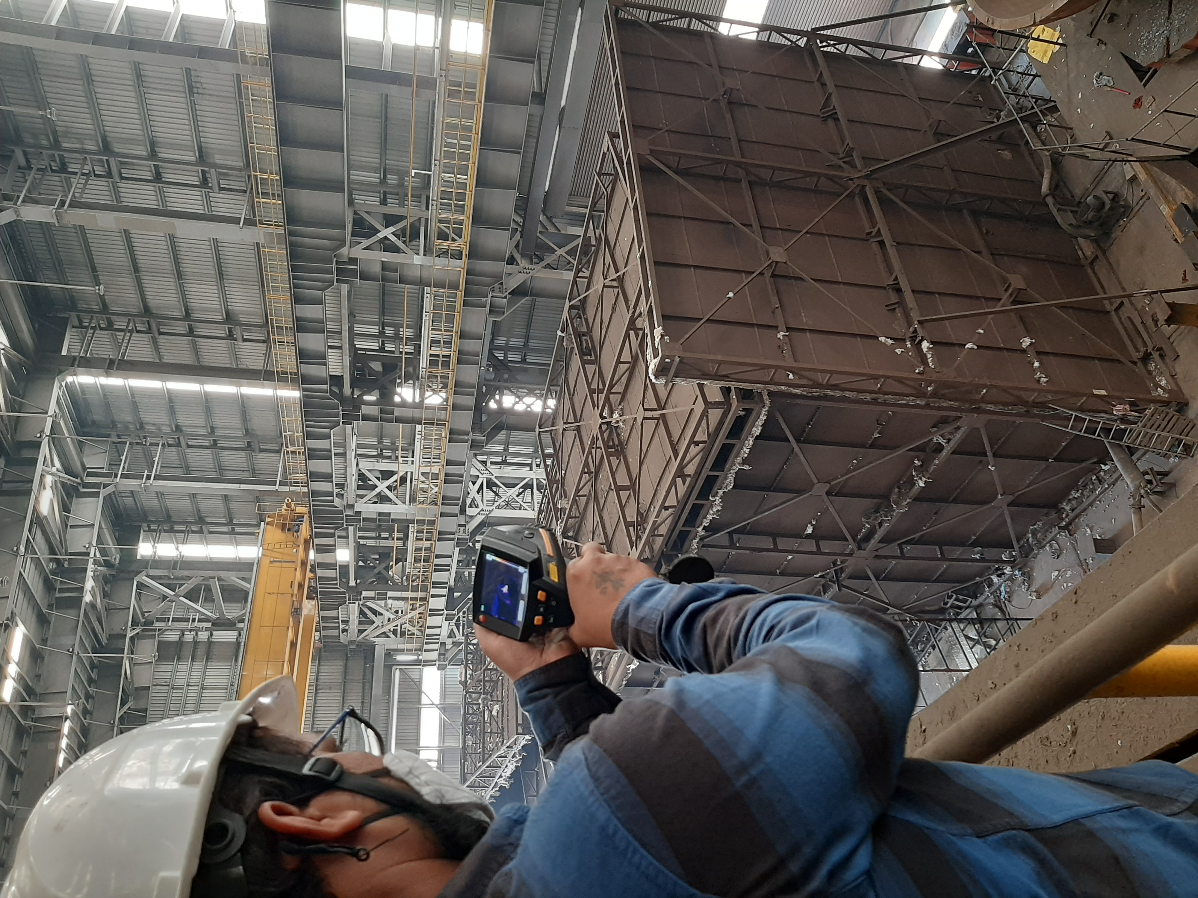 Inspecting a cyclone separator and grinding circuit with plant operators